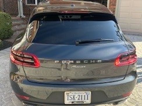 Used 2018 Porsche Macan Sport Edition image 9