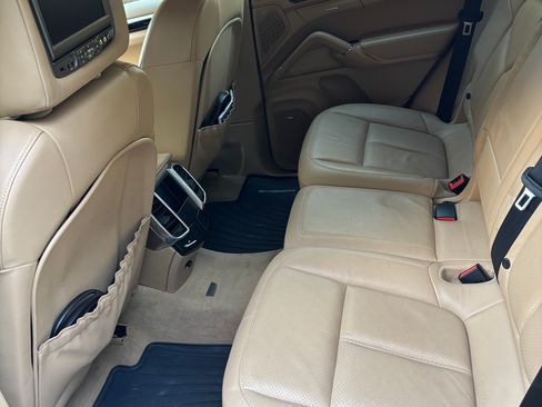 Used 2012 Porsche Cayenne S image 11
