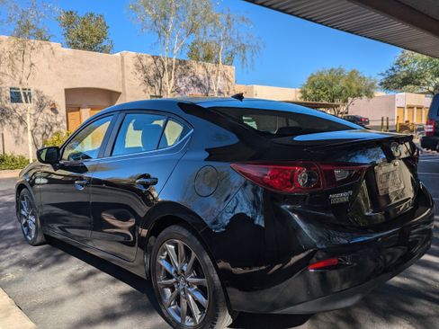 Used 2018 MAZDA MAZDA3 Grand Touring image 10