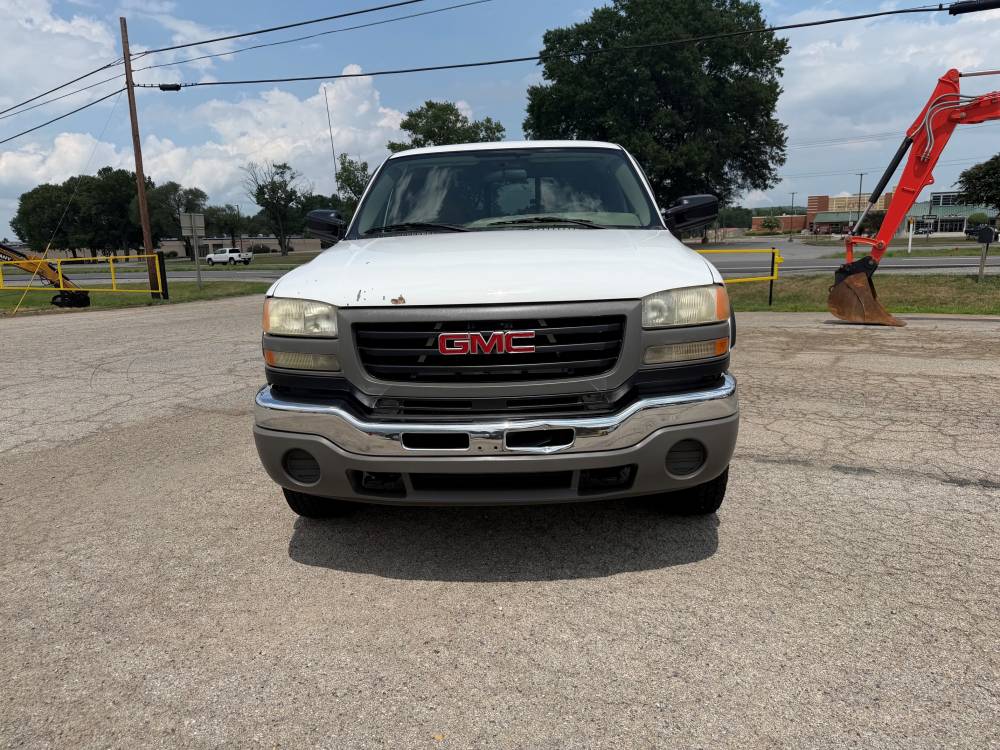 Used 2006 GMC Sierra 2500 W/T w/ Skid Plate Package AWD/4WD image 5