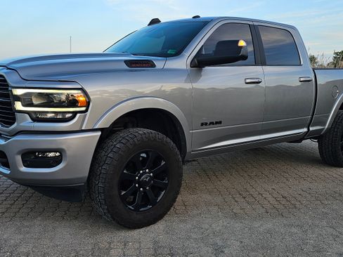 Used 2022 RAM 2500 Laramie w/ Night Edition AWD/4WD image 5