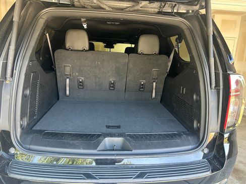 Used 2023 Chevrolet Suburban LT RWD image 19