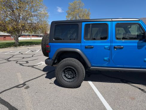 Used 2021 Jeep Wrangler Unlimited Rubicon AWD/4WD image 10