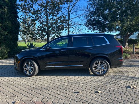 Used 2024 Cadillac XT6 Premium Luxury image 2