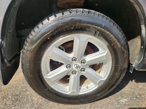 Used 2010 Toyota Highlander 4WD image 9