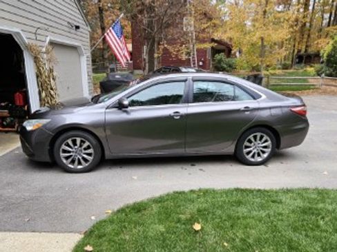 Used 2016 Toyota Camry XLE image 6
