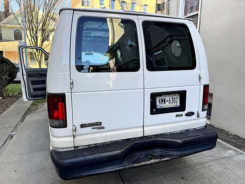 Used 2012 Ford E-150 and Econoline 150 Van 3D w/ Commercial Cargo Van Pkg image 8