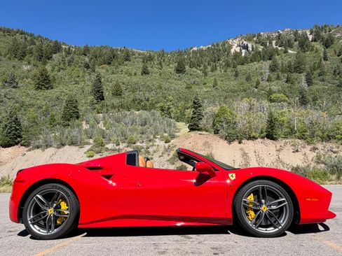 Used 2018 Ferrari 488 Spider RWD image 22