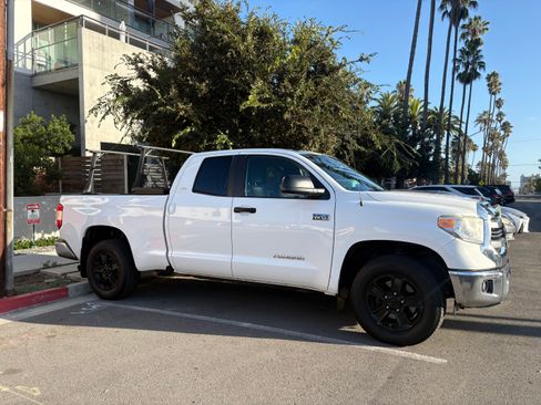 Used 2015 Toyota Tundra SR5 image 2