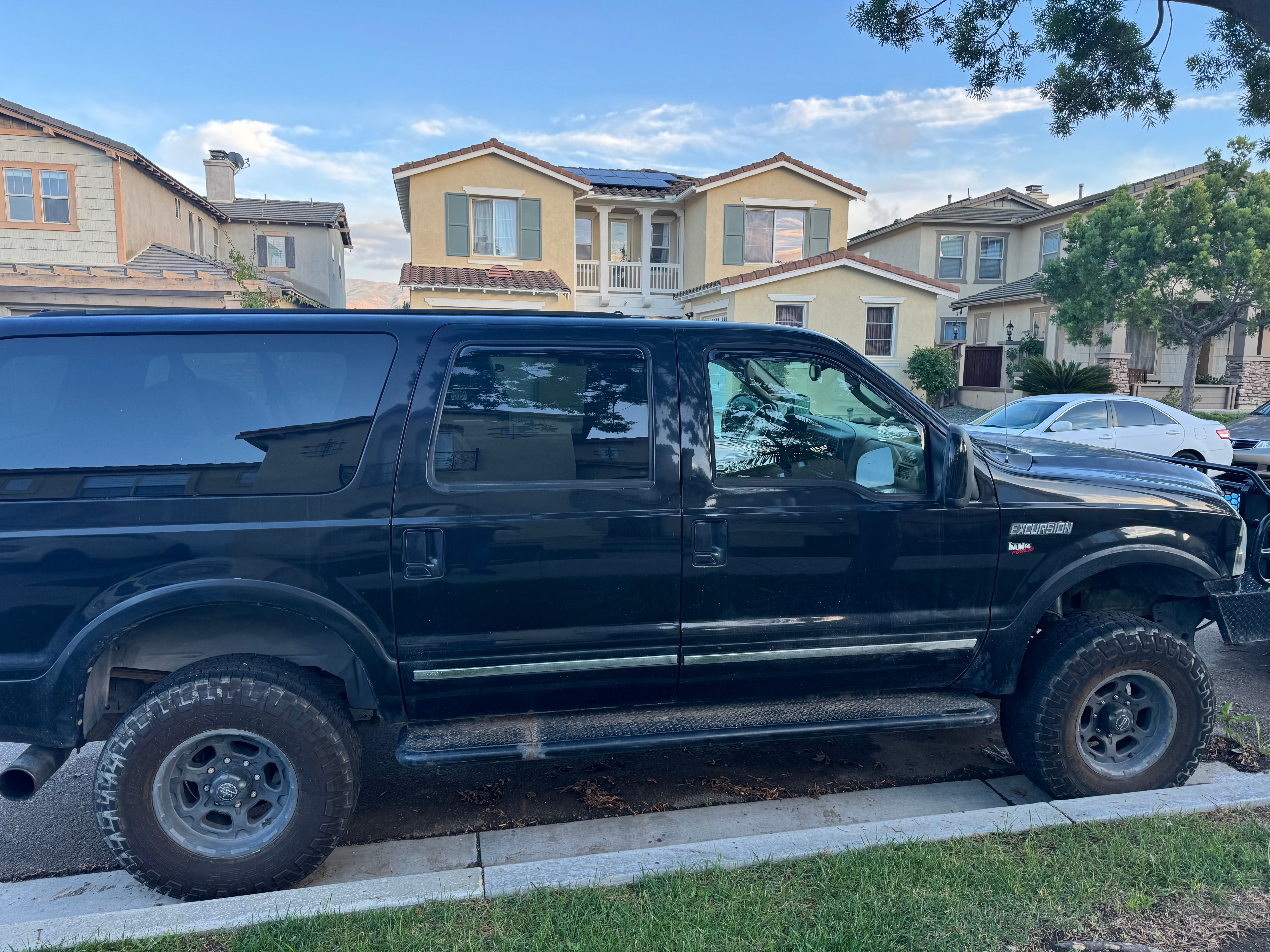 Used 2005 Ford Excursion Limited AWD/4WD image 4