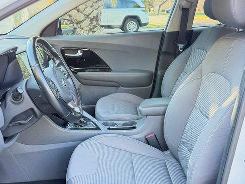 Used 2020 Kia Niro LXS w/ Paint Protection Package image 6