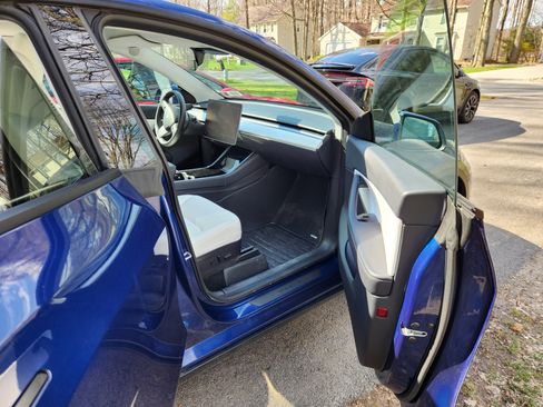 Used 2020 Tesla Model Y Performance image 10