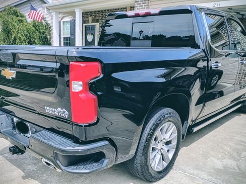 Used 2022 Chevrolet Silverado 1500 High Country w/ Technology Package AWD/4WD image 6