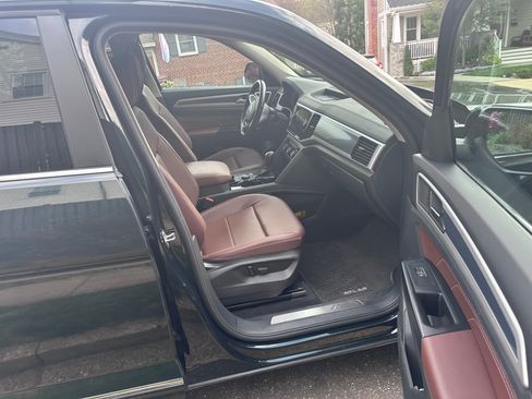 Used 2021 Volkswagen Atlas SEL R-Line image 16