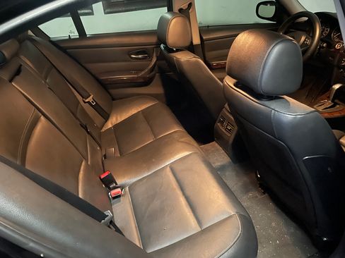 Used 2011 BMW 328i xDrive Sedan AWD/4WD image 2