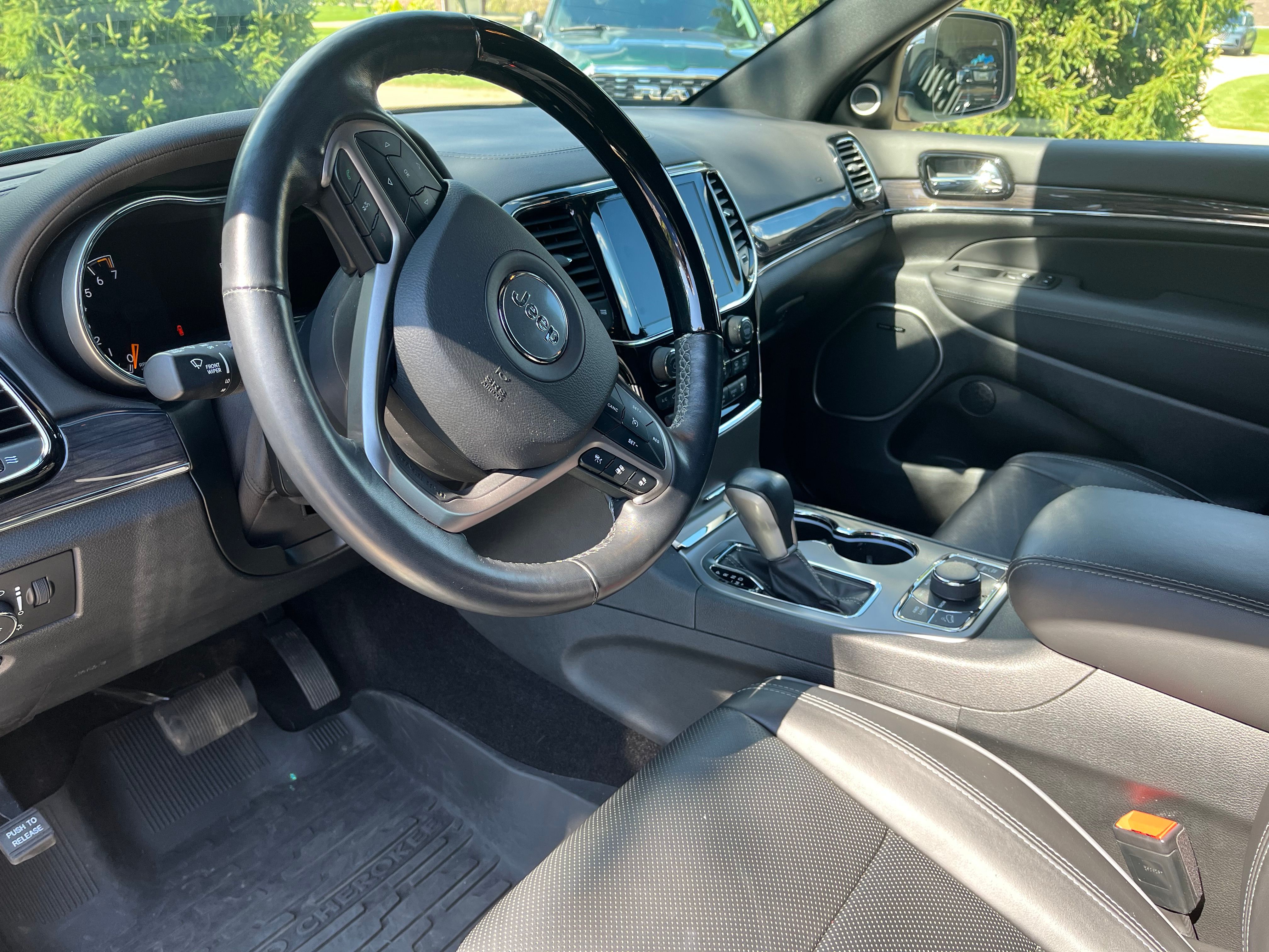 Used 2021 Jeep Grand Cherokee Overland AWD/4WD image 13