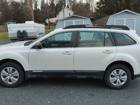 Used 2011 Subaru Outback 2.5i image 1
