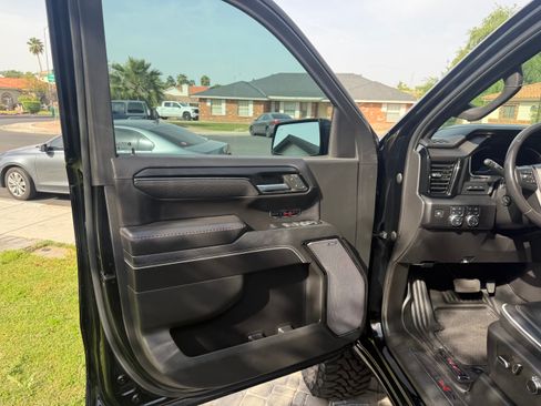 Used 2022 GMC Sierra 1500 AT4X image 17