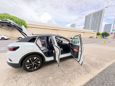 Used 2021 Volkswagen ID.4 Pro S w/ ID.4 Protection Package image 17