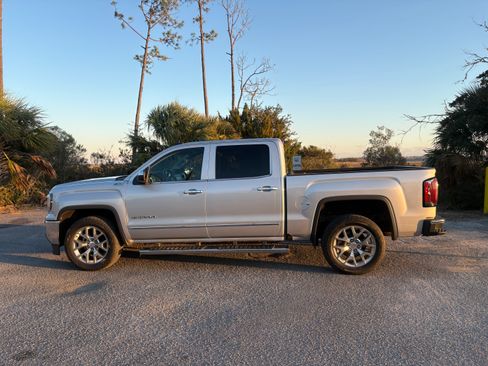 Used 2018 GMC Sierra 1500 SLT image 4