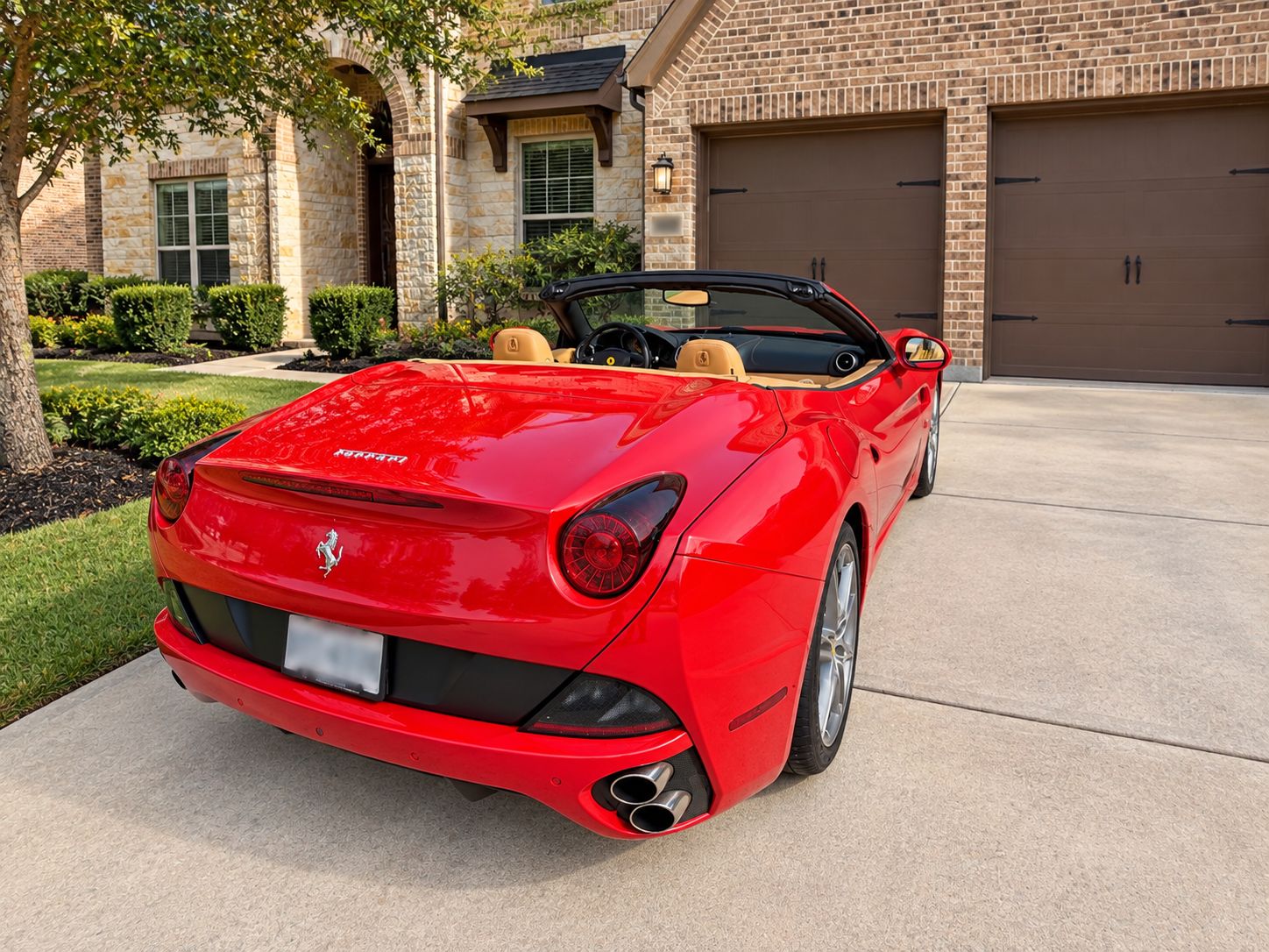 Used 2012 Ferrari California RWD image 2