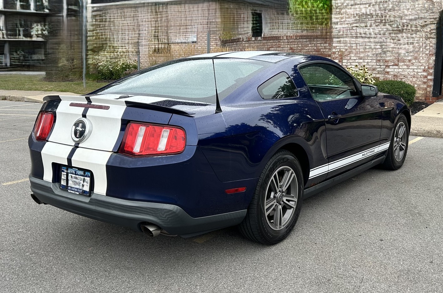 Used 2012 Ford Mustang Premium RWD image 25