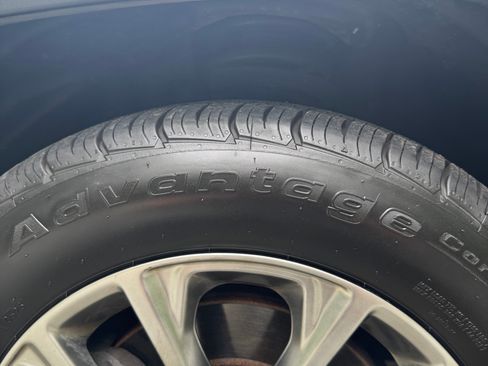 Used 2019 Jeep Cherokee Latitude Plus w/ Cold Weather Group FWD image 26