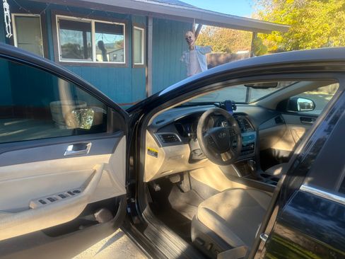 Used 2015 Hyundai Sonata SE w/ Option Group 09 image 10