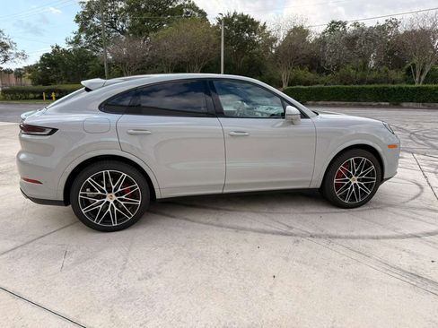 Used 2024 Porsche Cayenne S image 9