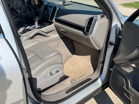 Used 2013 Porsche Cayenne S image 15