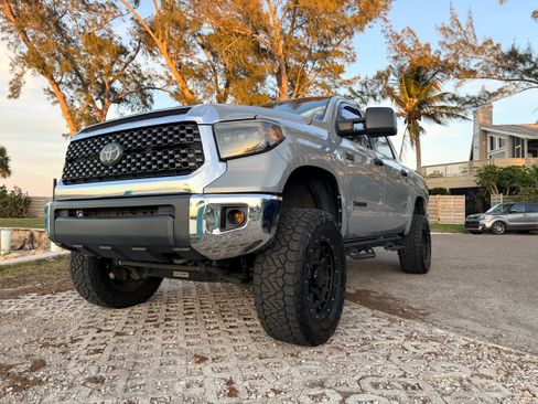 Used 2018 Toyota Tundra SR5 w/ SR5 Upgrade Package image 5