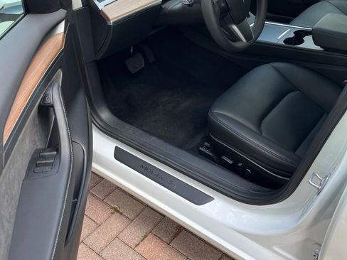 Used 2022 Tesla Model 3 image 11