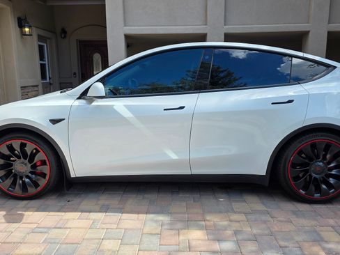 Used 2022 Tesla Model Y Performance image 6