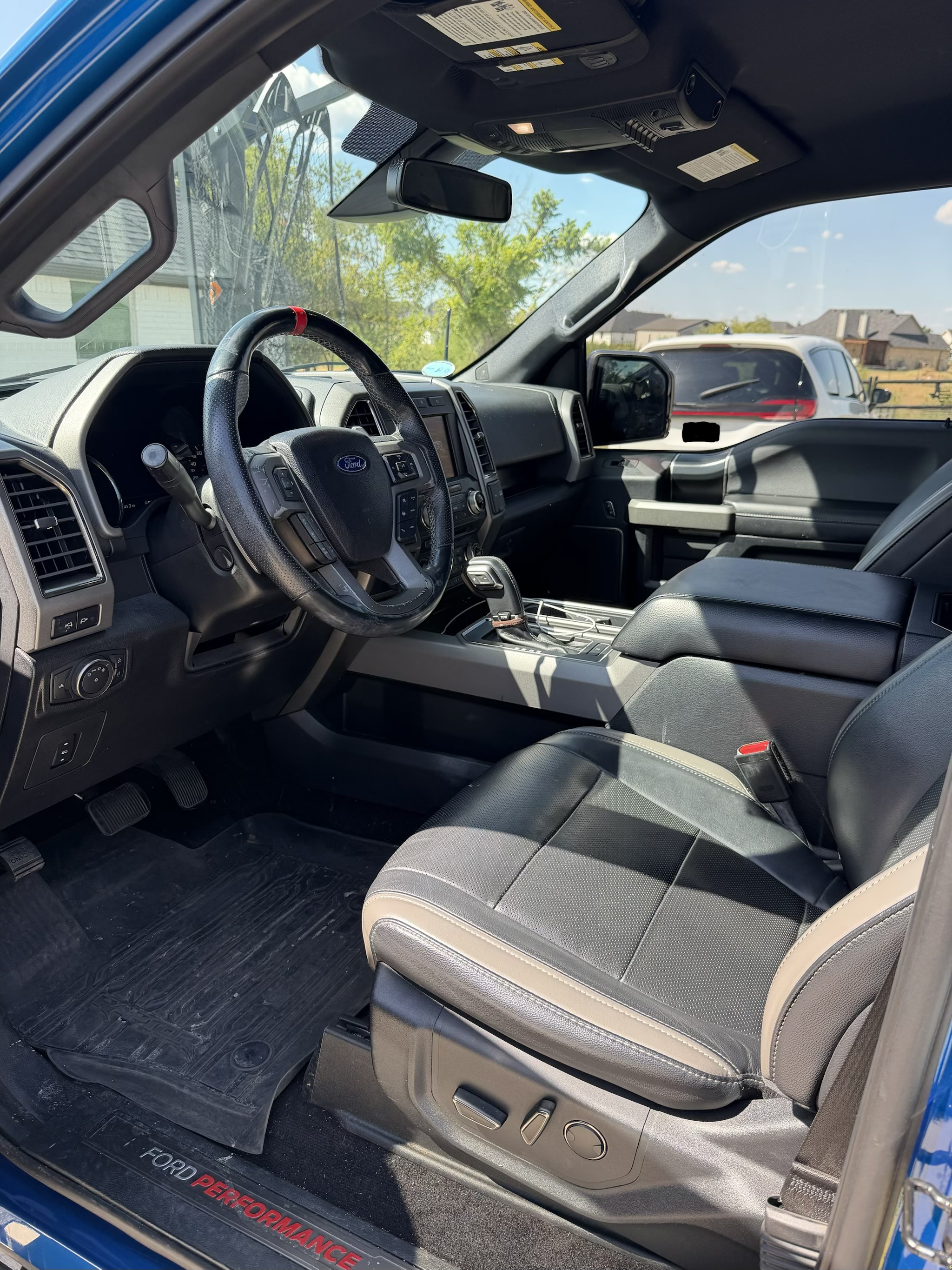 Used 2017 Ford F150 Raptor w/ Equipment Group 802A Luxury AWD/4WD image 2