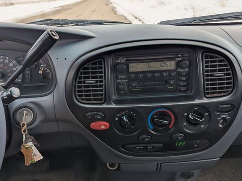 Used 2000 Toyota Tundra SR5 image 10