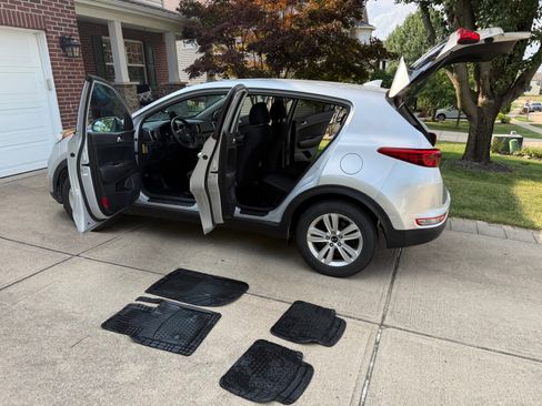 Used 2018 Kia Sportage LX FWD image 8
