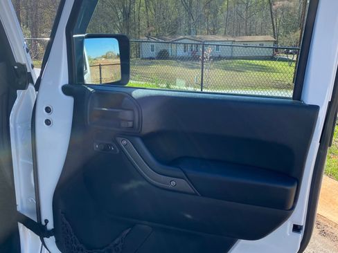 Used 2017 Jeep Wrangler Unlimited Sport image 16