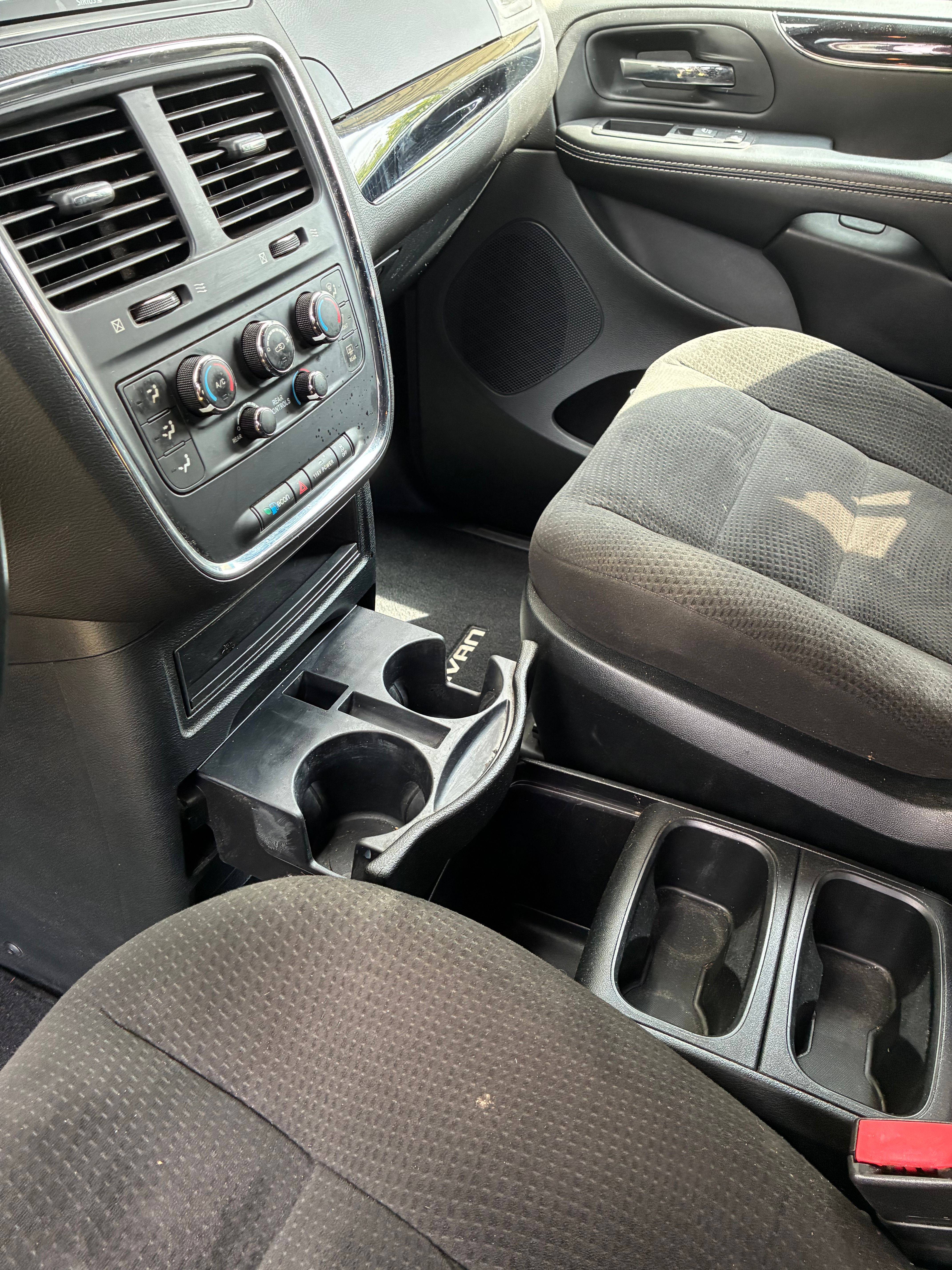 Used 2016 Dodge Grand Caravan SE FWD image 14