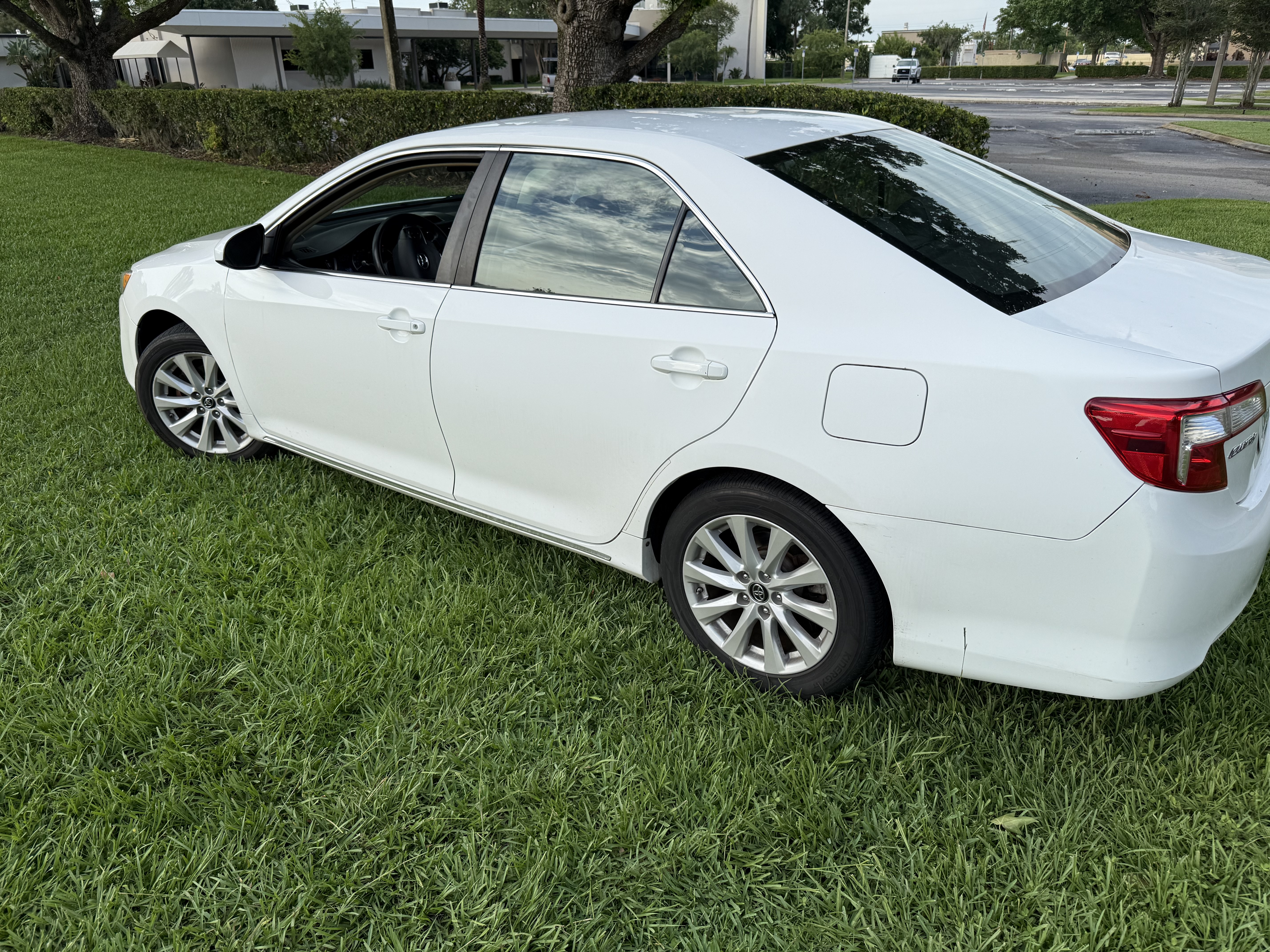Used 2012 Toyota Camry LE FWD image 12