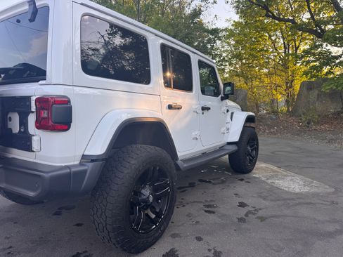 Used 2018 Jeep Wrangler Unlimited Sahara w/ Dual Top Group AWD/4WD image 20