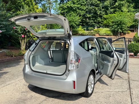 Used 2012 Toyota Prius V Five FWD image 9