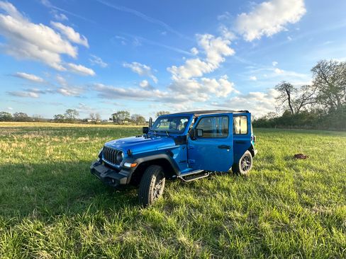 Used 2025 Jeep Wrangler Unlimited Sport image 10