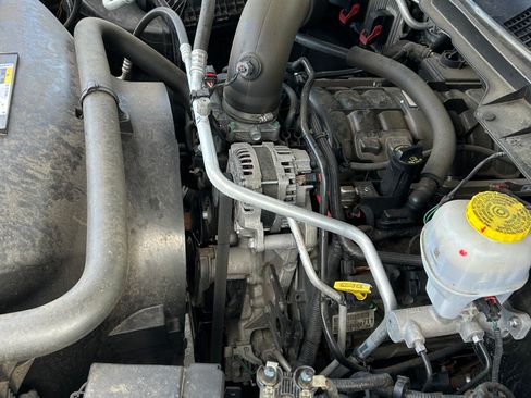 Used 2020 RAM 1500 Classic SLT w/ Luxury Group image 19