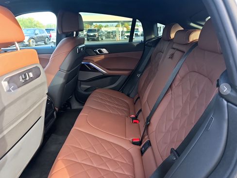 Used 2025 BMW X6 xDrive40i AWD/4WD image 14