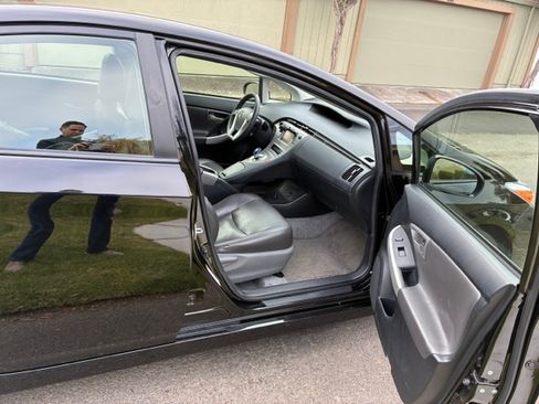 Used 2014 Toyota Prius Two image 10