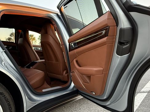 Used 2021 Porsche Panamera 4 image 24