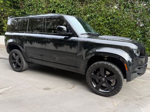 Used 2023 Land Rover Defender 110 V8 AWD/4WD image 19
