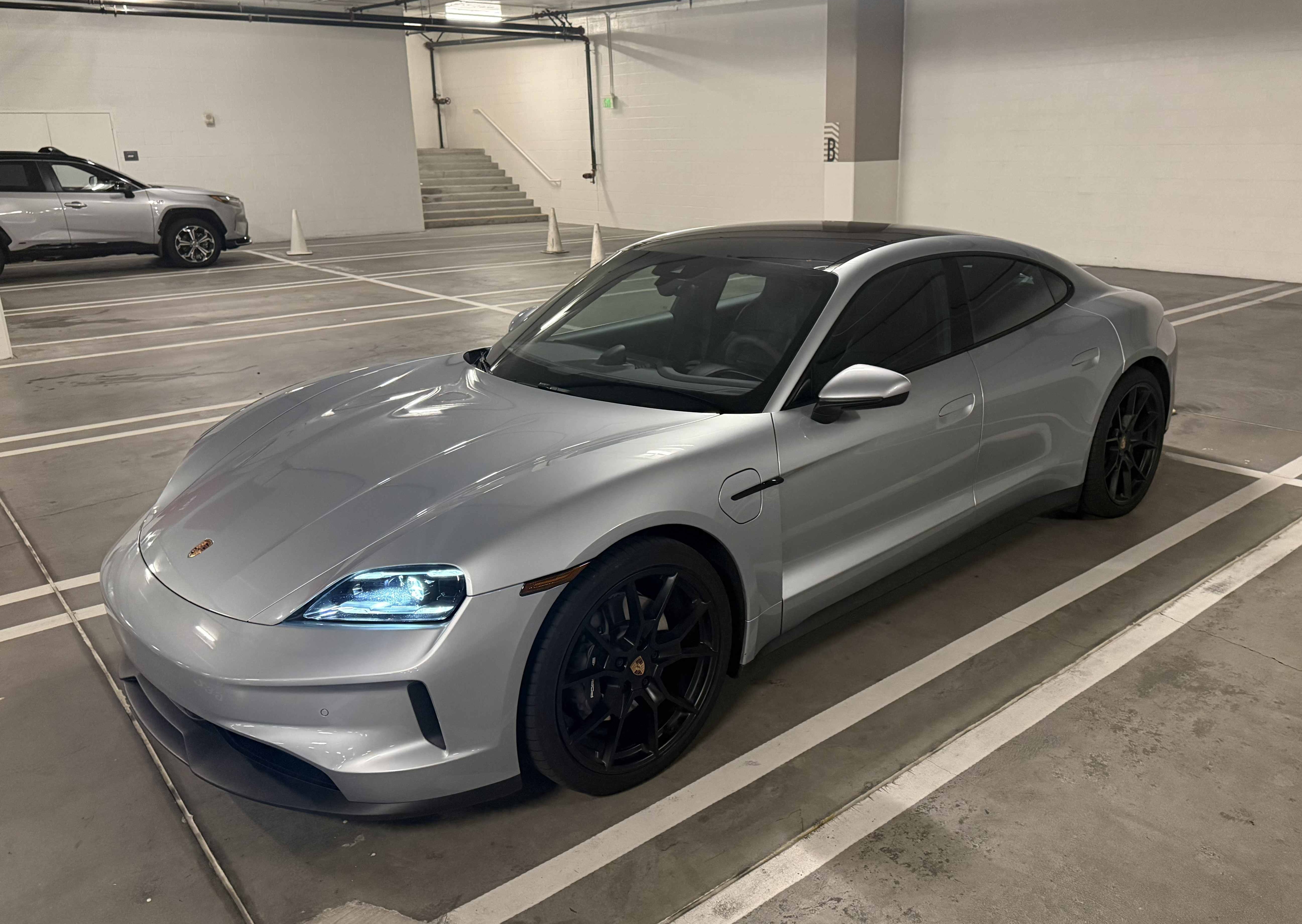 Used 2025 Porsche Taycan RWD image 1