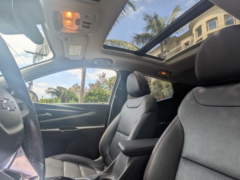 Used 2023 Chevrolet Bolt EUV Premier w/ Sun & Sound Package FWD image 9