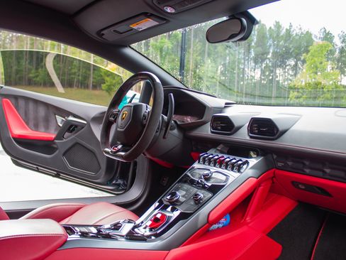 Used 2015 Lamborghini Huracan LP 610-4 AWD/4WD image 30